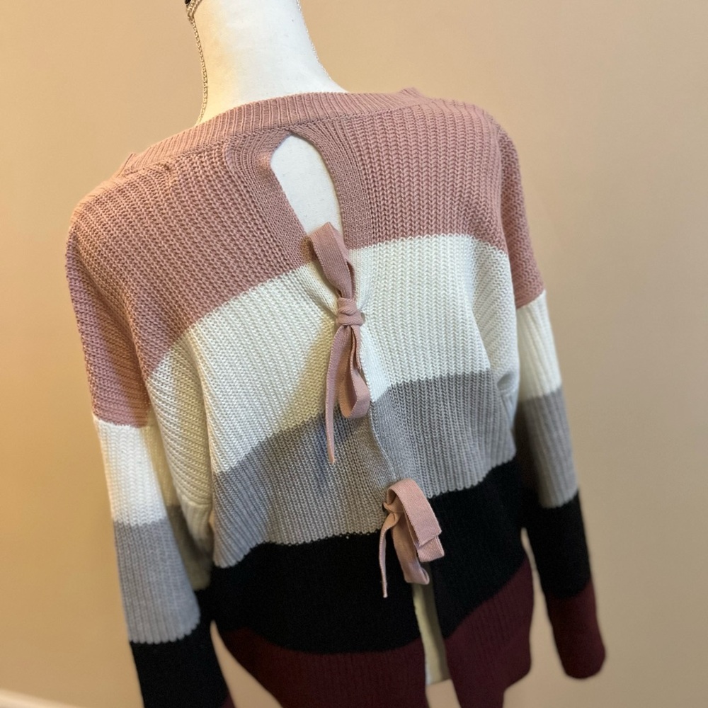Colorblock Knit Sweater with Bow Accent